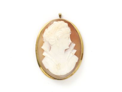 null Broche pendentif en or 750 millièmes, ornée d'un camée coquille représentant...