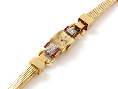 null PONCIN Paris

Belle montre bracelet de dame en or rose 750 et platine 850 millièmes,...
