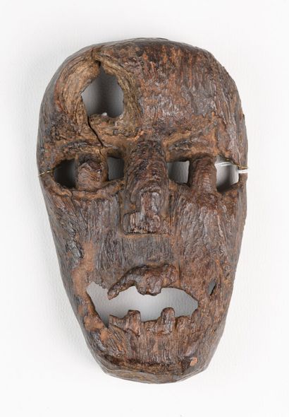 null NEWAR NEPAL Très ancien masque de chamane fortement raviné mais ayant gardé...