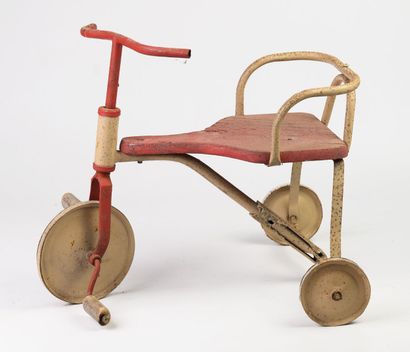 null Tricycle "Triangle" en bois et fer, année 50, Long 69cm