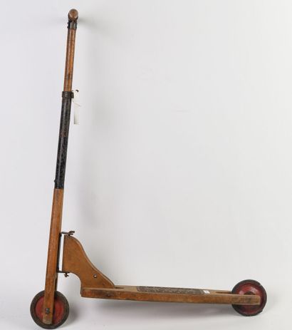 null Trottinette réglable en bois et métal "KISREGL", année 1930, Long 65 cm