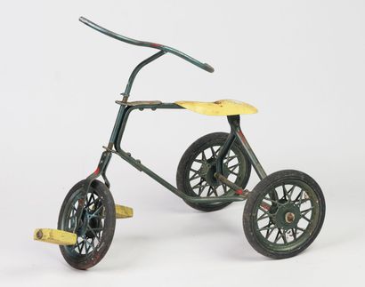 null Lot comprenant un tricycle, vert, année 50-60, Long 60 cm et un petit propulseur,...