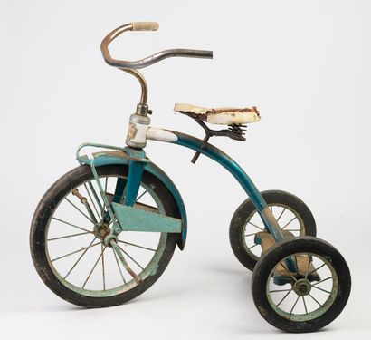 null Lot comprenant un tricycle vert, année 50cm, Long 80cm et on y joint un tricycle...
