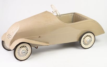 null Voiture à pédale "Peugeot 302 Lacroix" Beige, année 30, Long 1m15