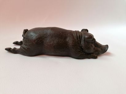 null «Cochon sauvage» sculpture en terre patinée, H : 20cm