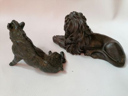 null Ensemble de quatre sculptures représentant un sanglier, un lion et deux chiens...