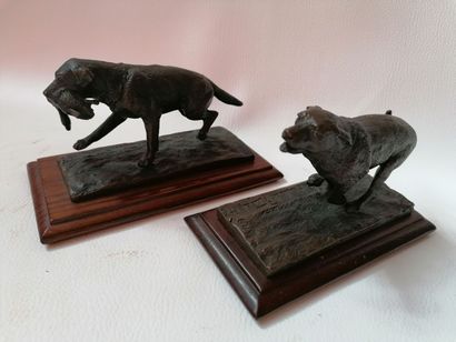 null Ensemble de quatre sculptures représentant un sanglier, un lion et deux chiens...