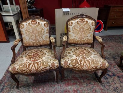 null Pair of armchairs with curved legs, armrests with cuffs, natural wood backs,...