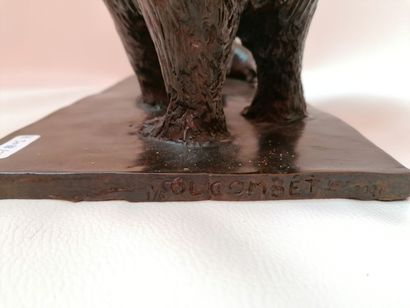 null 
Ecole du XXè Siècle COLCOMBET «L'ours polaire et le phoque» Épreuve en bronze...