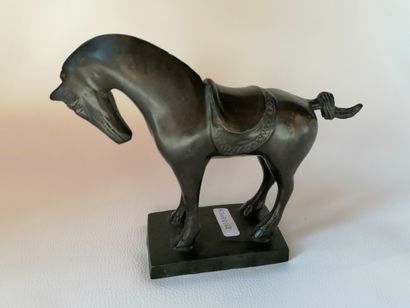 null École du XXe siècle CHEVAL Épreuve en bronze, patine brun foncé 17cm École du...