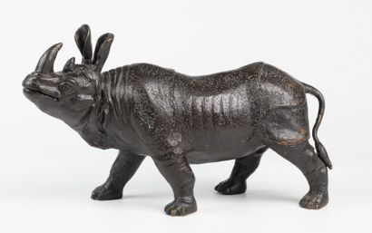 null 20th century school "Rhinoceros" Bronze print with brown patina 25 x 43 cm