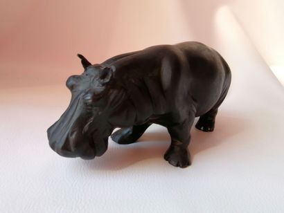 null "Hippopotamus" in alloy with brown patina, H : 26 cm
