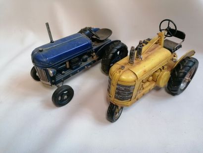 null Tracteur en tôle bleu et jaune, 24cm