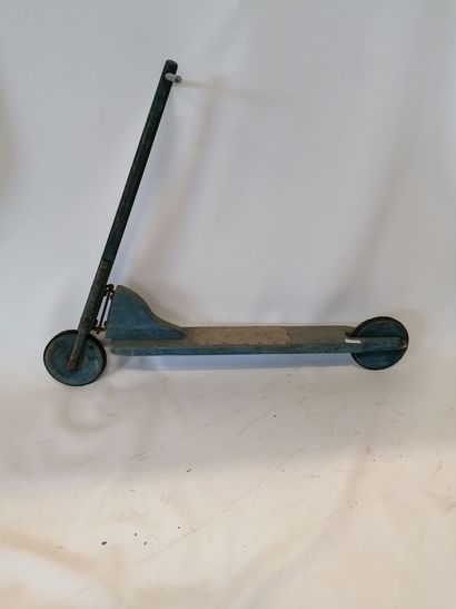 null Trottinette bleu en bois, 87 cm, année 20