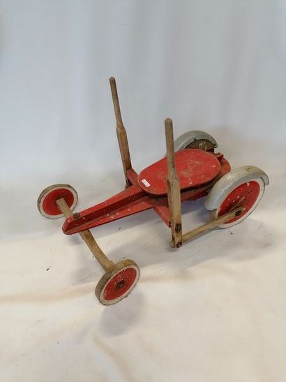 Cyclo propulseur rouge en bois, 71 cm, année...