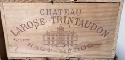 null 
12 bouteilles, Château Larose Trintaudon, Haut Médoc, 1982 (vendu en l'état...