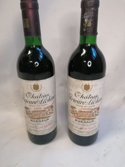null 
Deux bouteilles Château Prieuré Lichine Margaux 1984 (vendu en l'état sans...