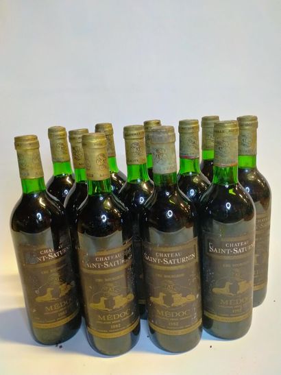 null 
12 bouteilles Château Saint-Saturnin Medoc 1982 (vendu en l'état sans gara...