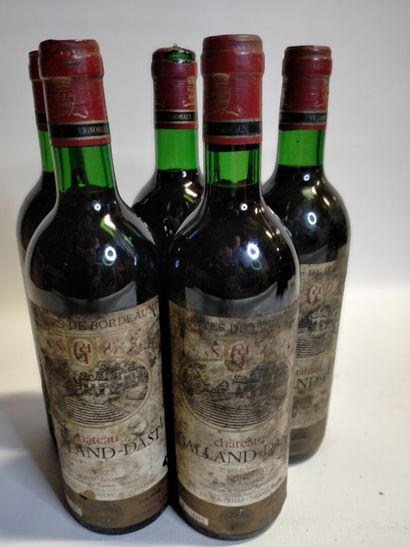 null 
5 bouteilles Château Galland Dast 1982 (vendu en l'état sans garantie)
