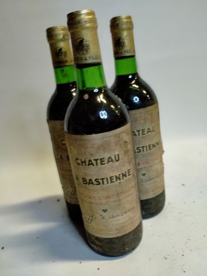 null 
3 bouteilles, La Bastienne Montagne Saint Emilion (vendu en l'état sans ga...