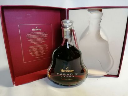 null 
COGNAC, HENNESY Coffret paradis extra (sold as is without warranty)

