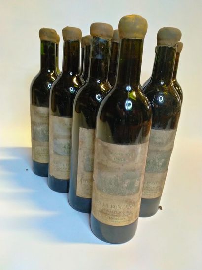 null 
12 bouteilles, Château clos la fontanelle Margaux, 1964 (vendu en l'état sans...