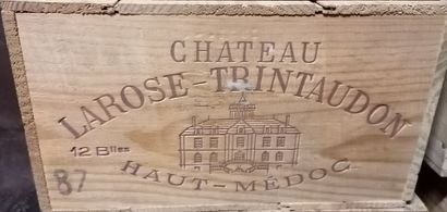 null 
12 bouteilles, Château Larose Trintaudon, Haut Médoc, 1987 (vendu en l'état...