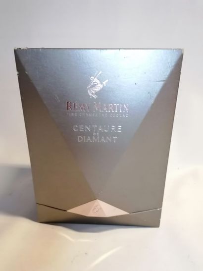 null 
COGNAC, box REMY MARTIN - Centaure de diamant 70cl (lacks the security seal)...