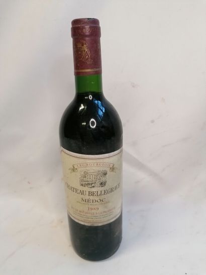 null 
Une bouteille Château Bellegrave Médoc 1989 (vendu en l'état sans garantie...