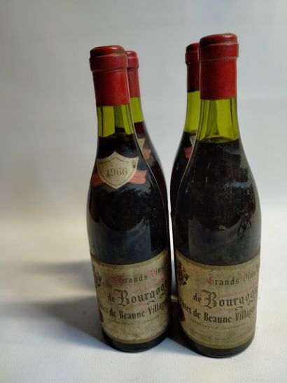 null 
4 bouteilles de cotes de Beaune Village, 1966 (vendu en l'état sans garant...