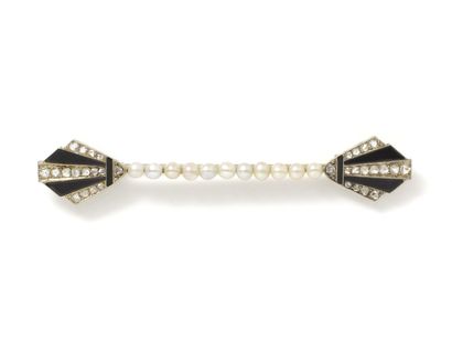 null Brooch barrette in white gold 750 thousandths, decorated with a line of pearls...