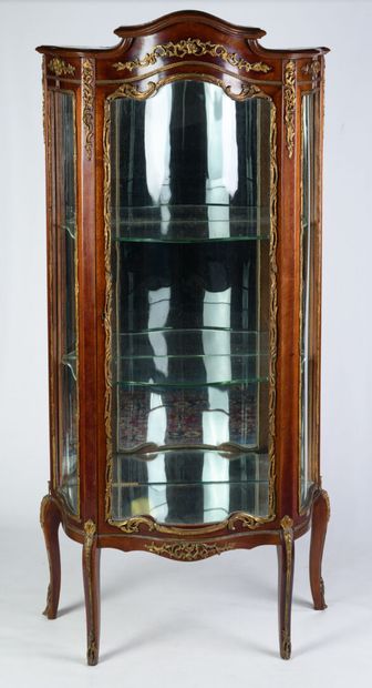 null Showcase 1 door, curved glass, mahogany of Napoleon III style, broken key)