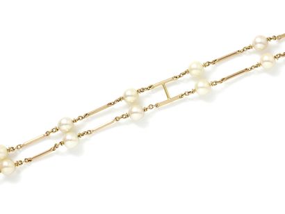null Gold bracelet 750 thousandths composed of 2 rows punctuated with cultured pearls...