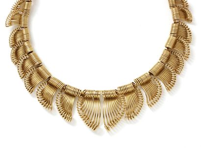 null Elegant gold necklace 750 thousandths composed of a fall of links openwork spiral....