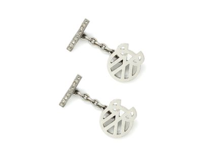 null Pair of cufflinks in platinum 850 thousandth, composed of openwork stylized...