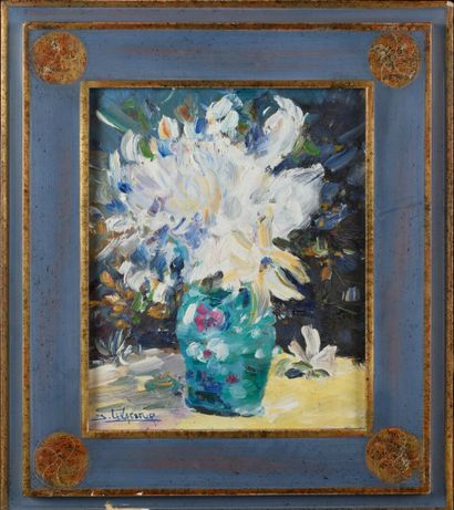 null J. LEVASSEUR "Fleurs blanches au vase d'opaline" HST, SBG, 27x22cm