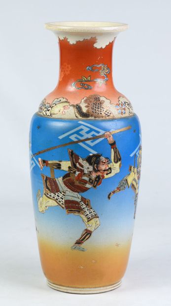 null Japanese porcelain vase with samurai decoration. Inscriptions on the base (I...