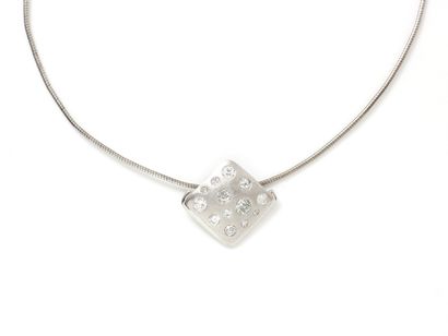 null 
Pendant in white gold 750 and platinum 850 thousandths composed of a stylized...