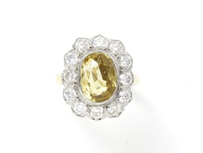 null Ring pompadour 2 tones of gold 750 thousandths, decorated with a facetted oval...