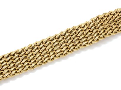 null Bracelet cuff in gold 750 thousandths, composed of braided links, decorated...