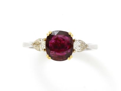 null Ring 2 tones of gold 750 thousandths decorated with a ruby cut cushion in double...