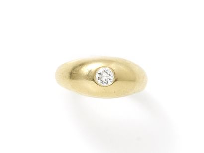 null Ring in gold 750 thousandths, decorated with a brilliant diamond in closed setting....