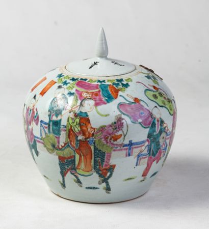 null QUING pot à couvercle en porcelaine de Chine 19ème, à décor de personnage, cachet...