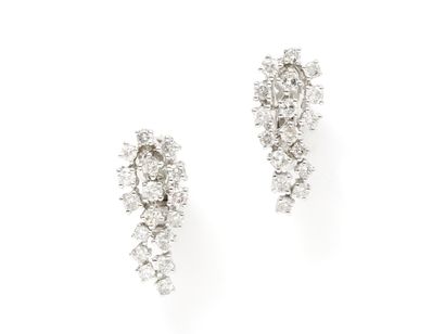 null Pair of earrings in white gold 750 thousandths, decorated with a shower of brilliant...