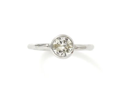 null Solitaire ring in white gold 750 thousandths decorated with a diamond in closed...