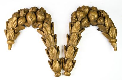 null Deux guirlandes en bois doré, Baroque, début du XVIIIè siècle, Hauteur : 70...
