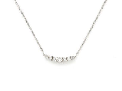 null Necklace in white gold 750 thousandths, centered on a slightly curved motif...
