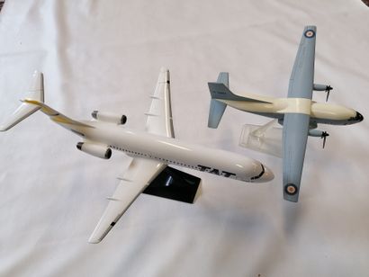null Set of 2 planes: a TAT EUROPEAN AIRLINES airliner Length 45cm and a C60 transalt...