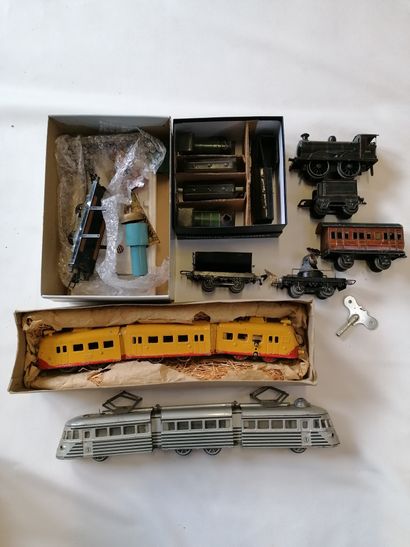 null A box of trains for spare parts (without guarantee of functioning)