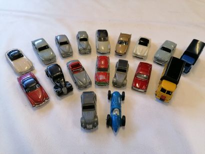 null Dinky Toys Lot de 19 voitures (sans boîte)